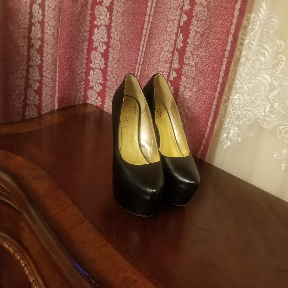 Black Shoes High Hells 8.5